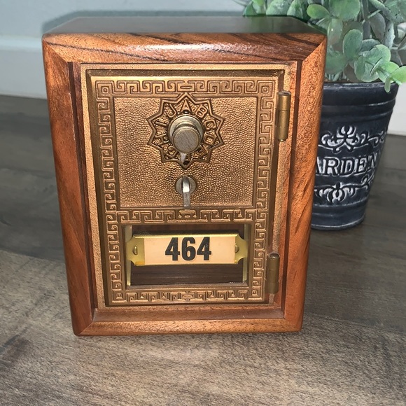 VINTAGE GRECIAN BANK